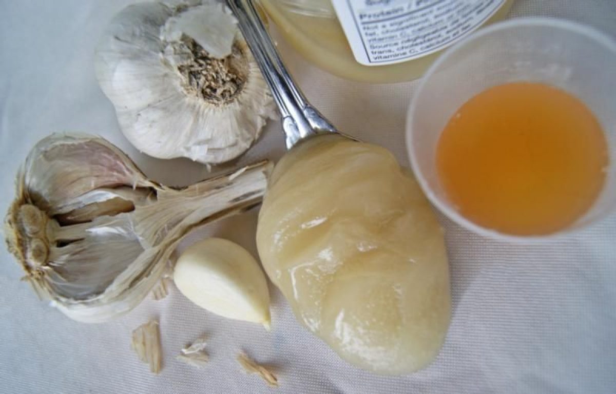 Reteta cu usturoi, miere si otet de mere pentru 9 probleme de sanatate